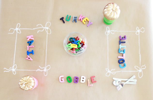 kids thanksgiving party ideas DIY crayon place cards