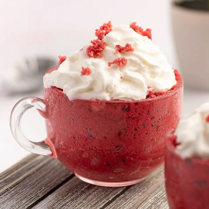 Easy Red Velvet Microwave Cake in a Cup 