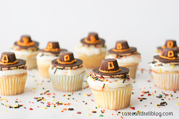 pilgrim hat thanksgiving cupcakes