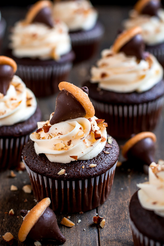 chocolate almond acorn cupcakes