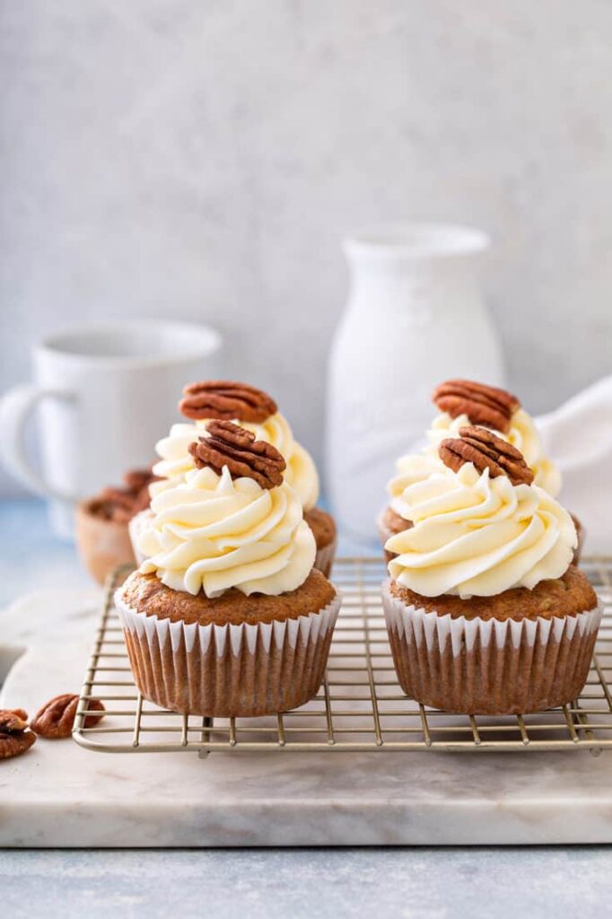 frosted hummingbird cupcakes