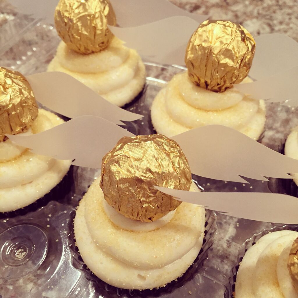 snitch cupcakes