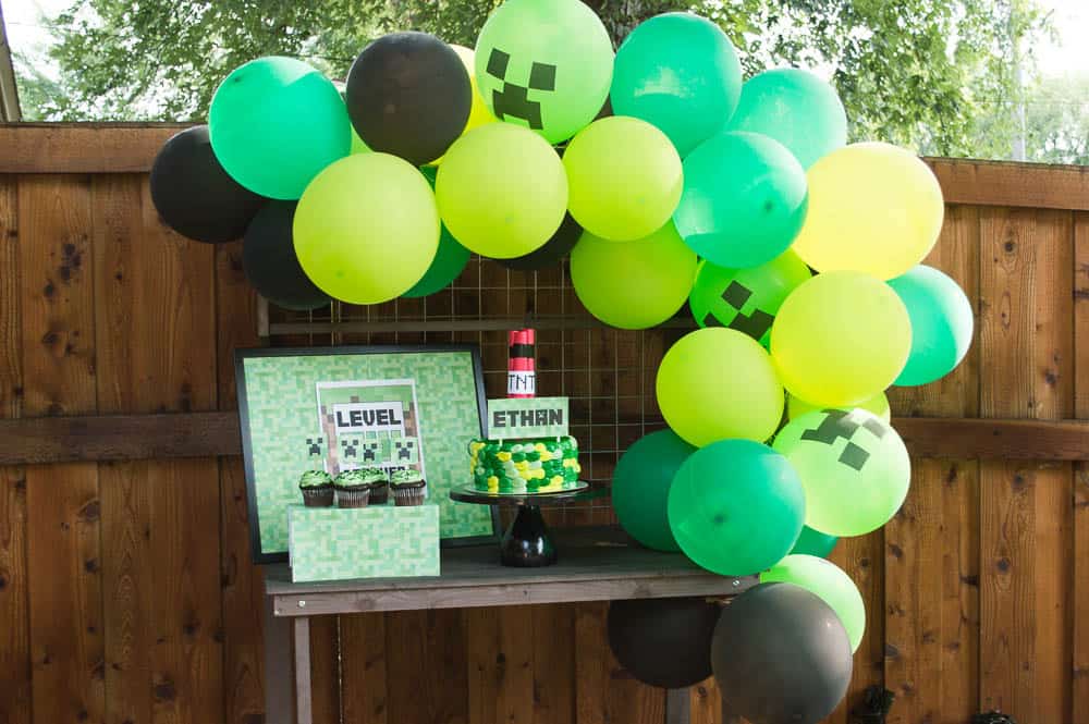 Minecraft balloon arch