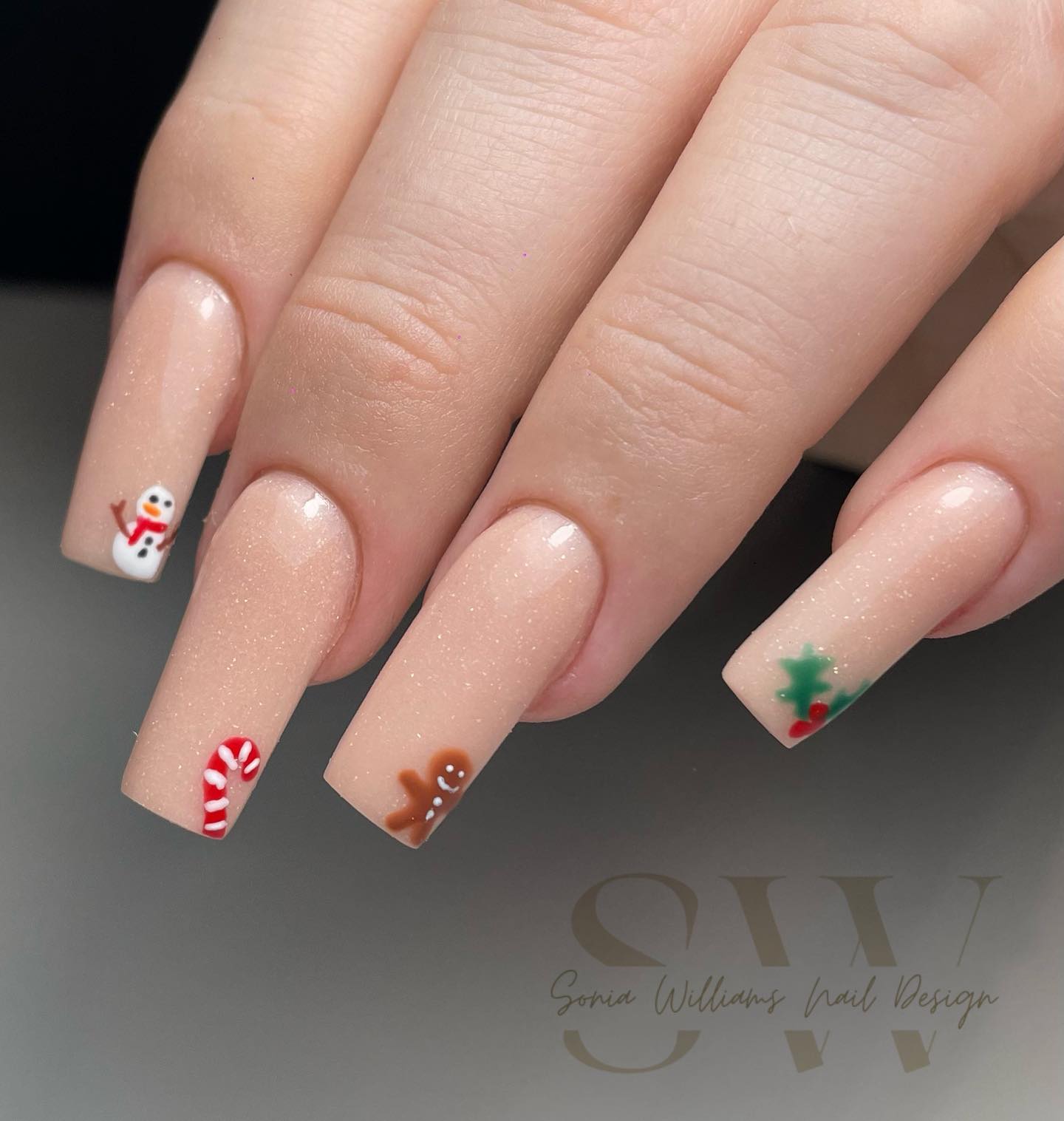 43 Festive Christmas Nail Designs To Wear For the Holidays Pretty