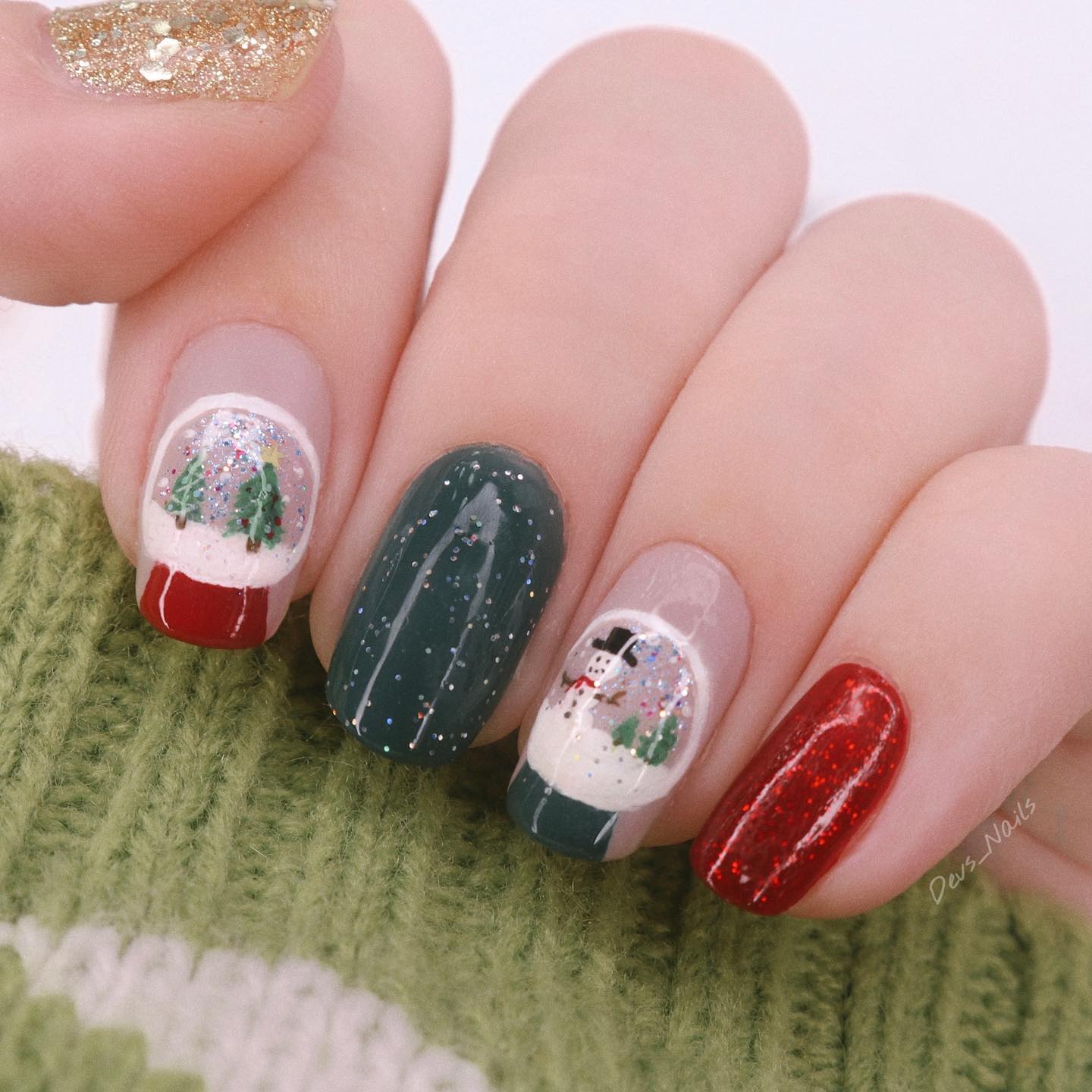 43 Festive Christmas Nail Designs To Wear For the Holidays - Pretty Sweet