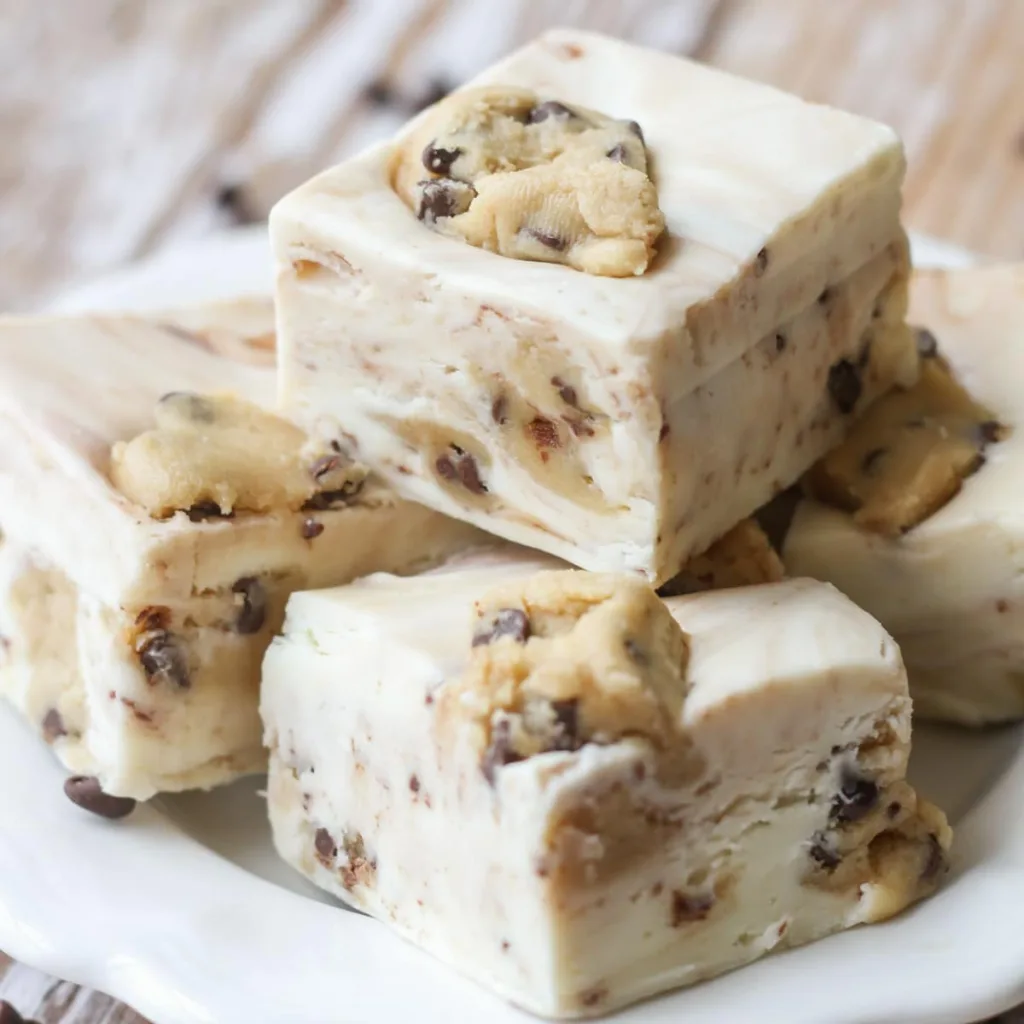white chocolate cookie dough fudge with cookie chunks
